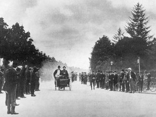 Georges Bouton and Jules Albert De Dion